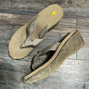 VOLATILE Woven Platform Neutral Wedge Sandals Flip Flops size 10